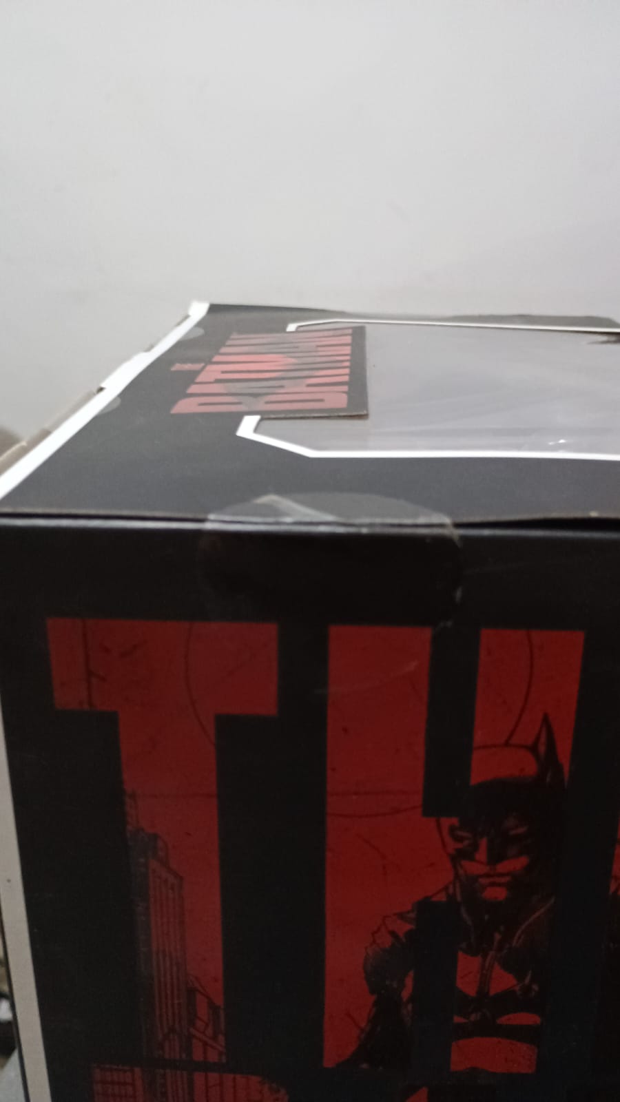Batman The Batman McFarlane Gold Label 30 cm - detalhe 6 - HelioBrinquedos