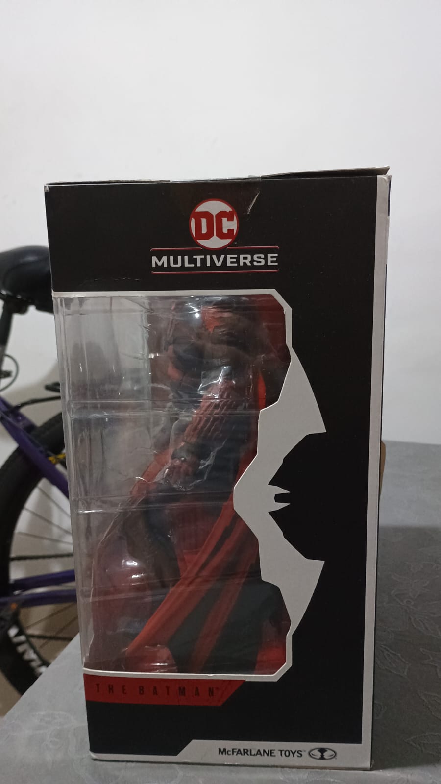 Batman The Batman McFarlane Gold Label 30 cm - detalhe 8 - HelioBrinquedos