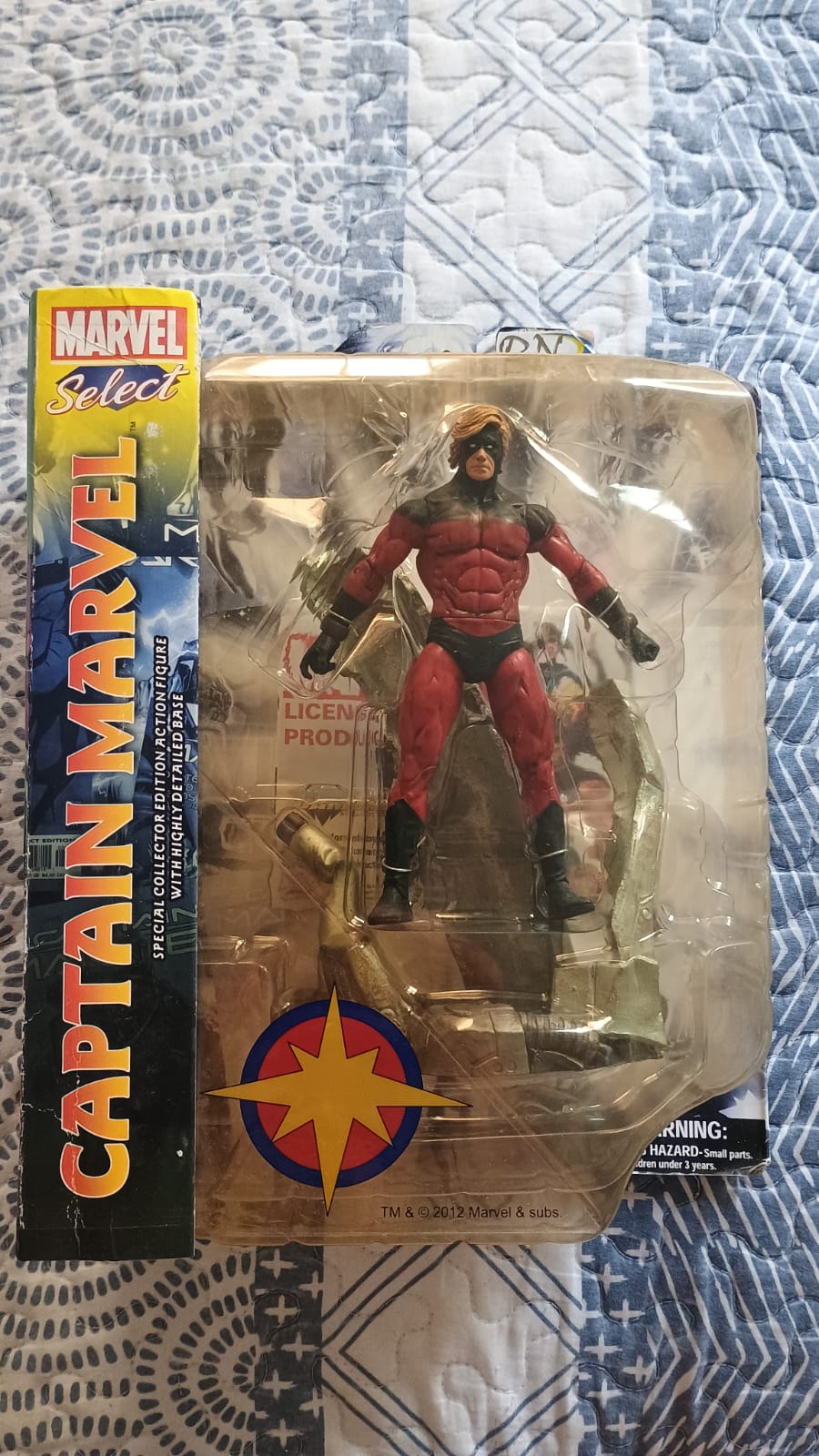 Capitão Marvel Marvel Select Diamond Select de 2012 - vista principal