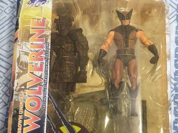 Wolverine Uniforme Marrom Marvel Select com Samurai - foto 1 - HelioBrinquedos