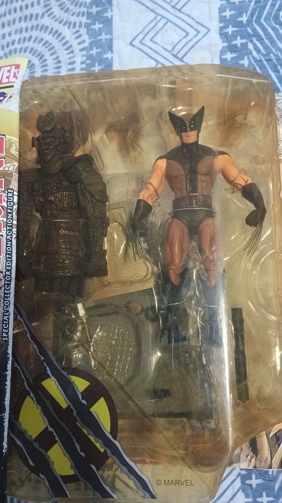 Wolverine Uniforme Marrom Marvel Select com Samurai - detalhe 4